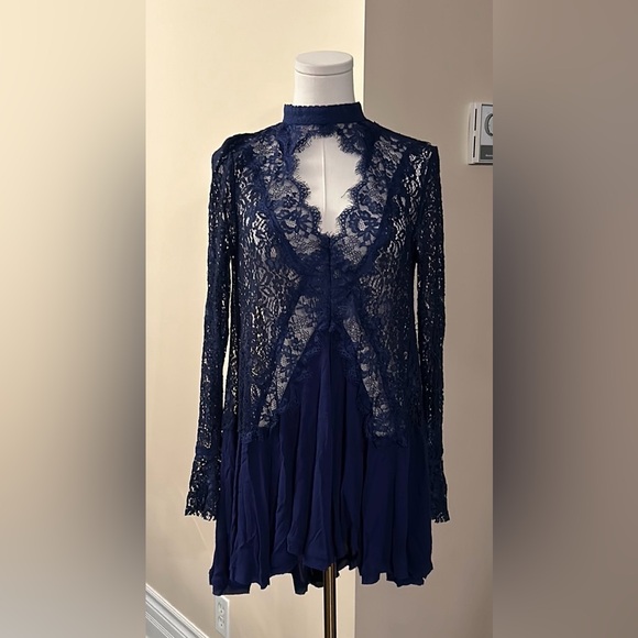 FREE PEOPLE Cobalt Blue Tell Tale Lace Eyelet Tunic/ Dress Size extra small - Picture 5 of 11